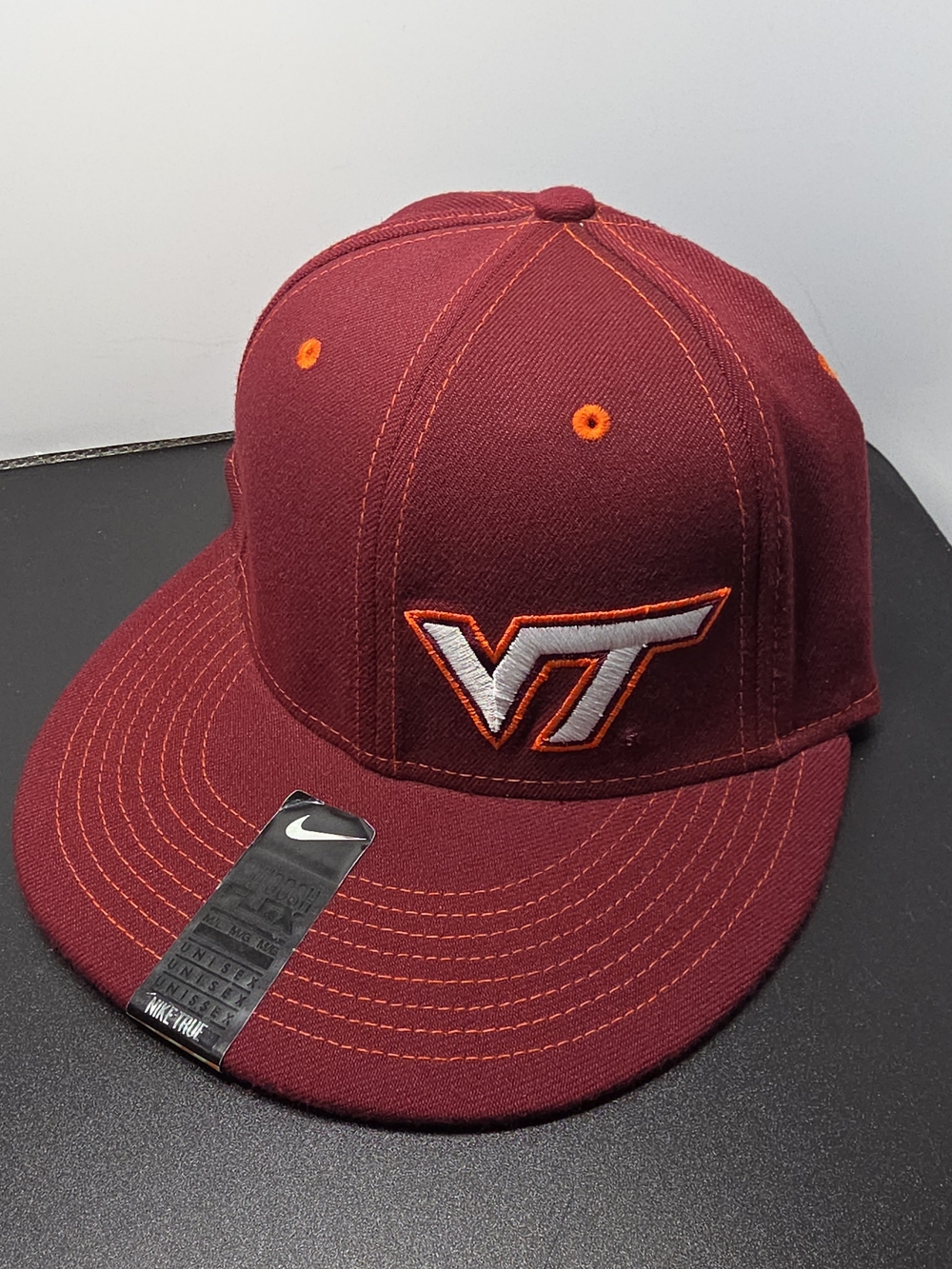 Virginia Tech Hokies Logo Hat Sz M/L Maroon Nike True Dri-Fit Cap VT Knows NCAA